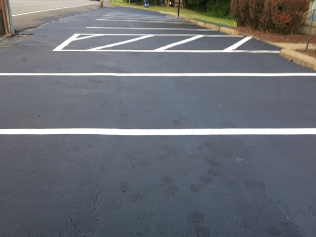 parking lot sealcoating and striping